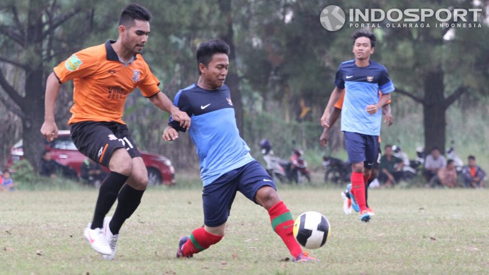 Timnas U-19 B saat menghadapi pemain dari Villa 2000.
